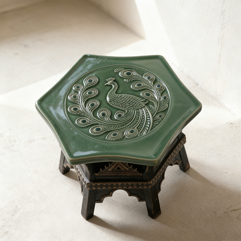 우아한 조각 미니 티 테이블 전체 모습