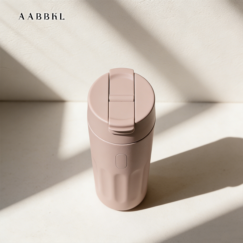 Vaso para jugo con diseño moderno