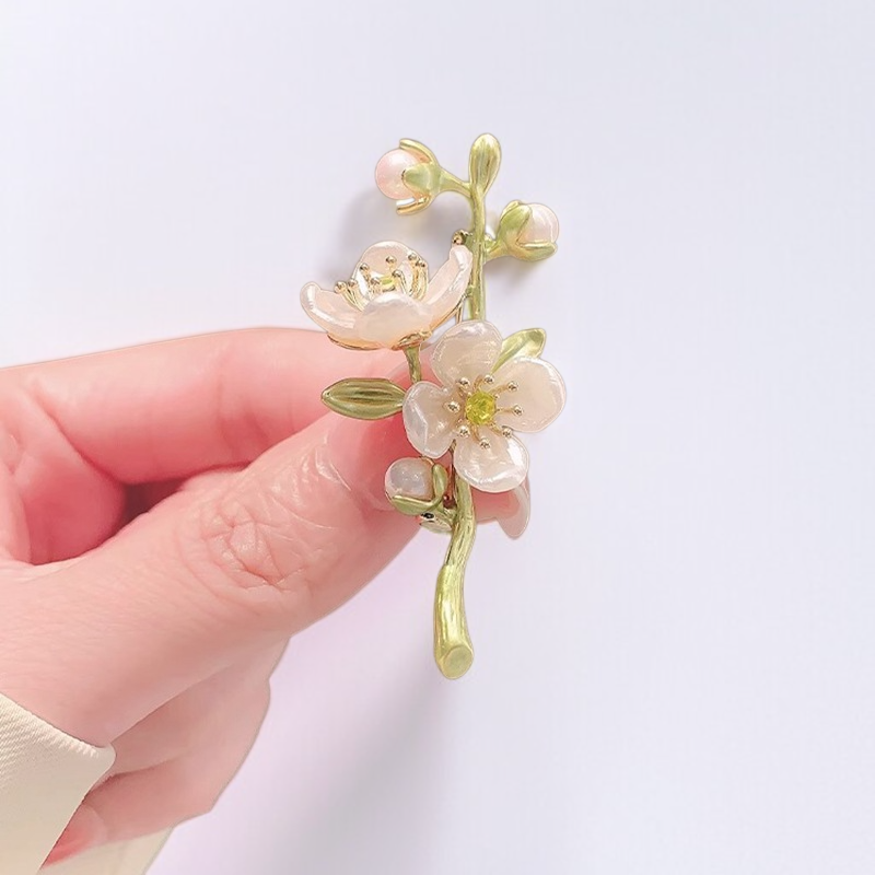 Brosche mit grünem Jasmin im Vintage-Stil