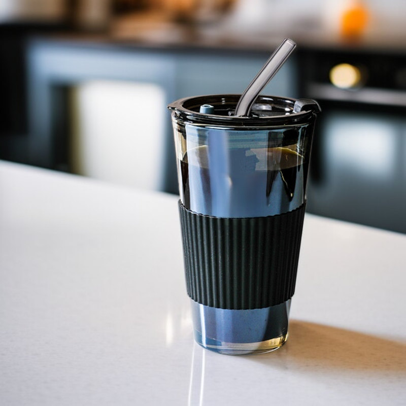 niedlicher Saftgetränkebecher