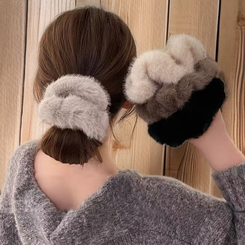 ふわふわで弾力性のあるシュシュ