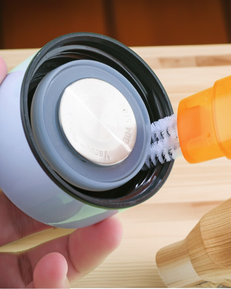 Praktische Küchenbürste mit langem Griff