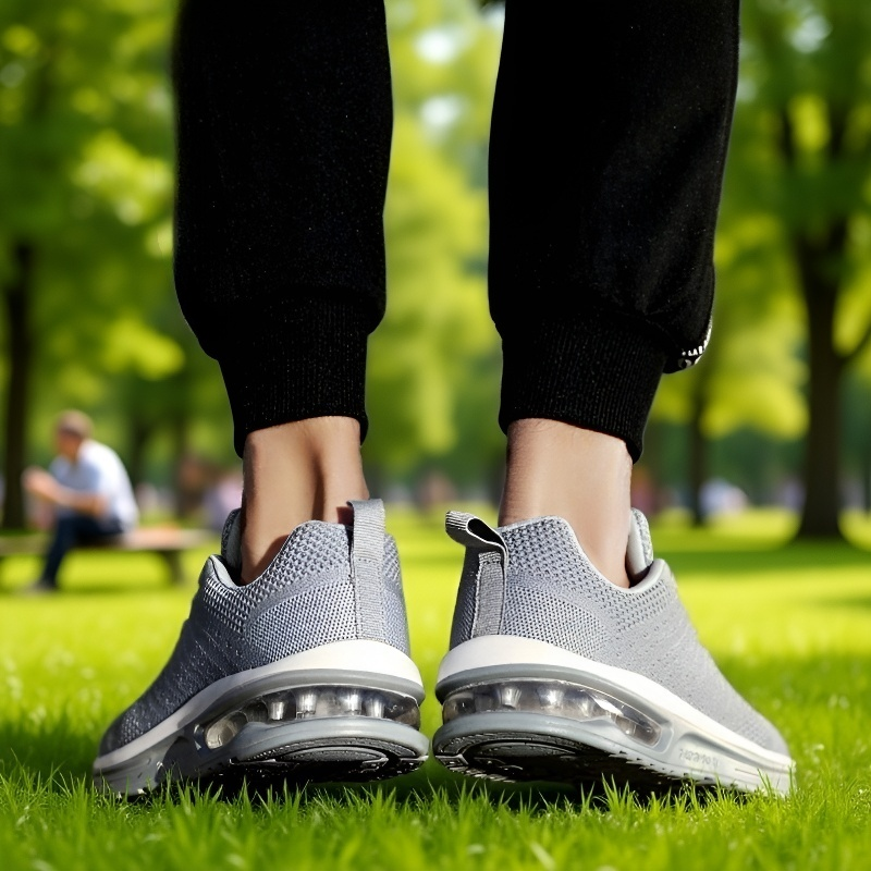 カジュアルスタイルのメッシュシューズ