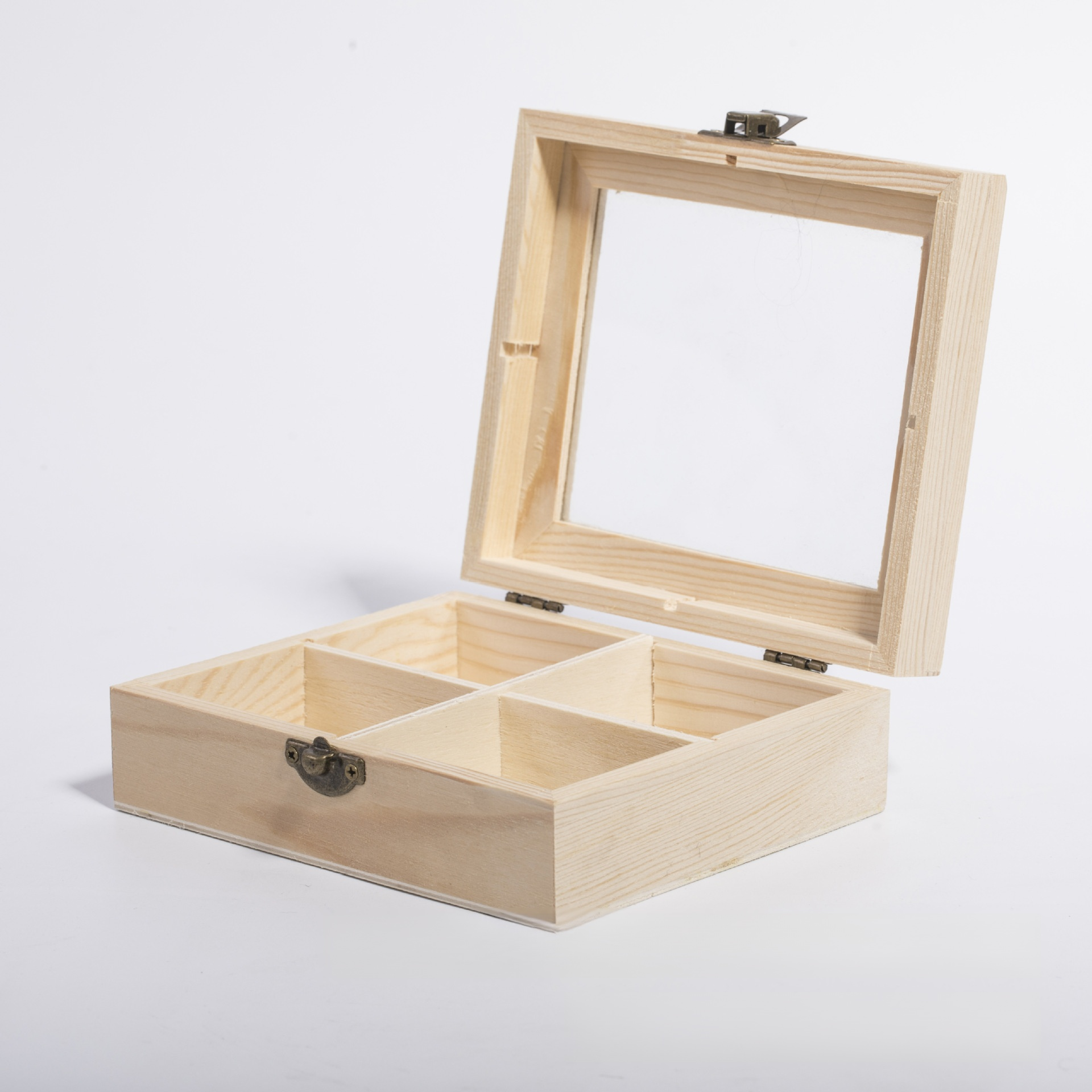 4つの仕切りがある収納ボックス