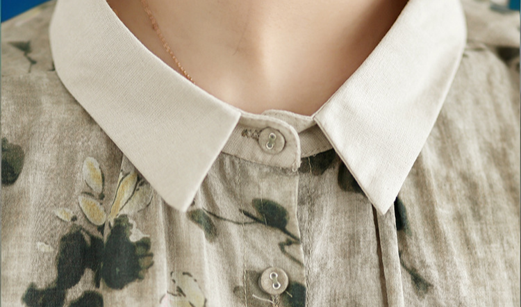 ナチュラルカラーの女性用トップス