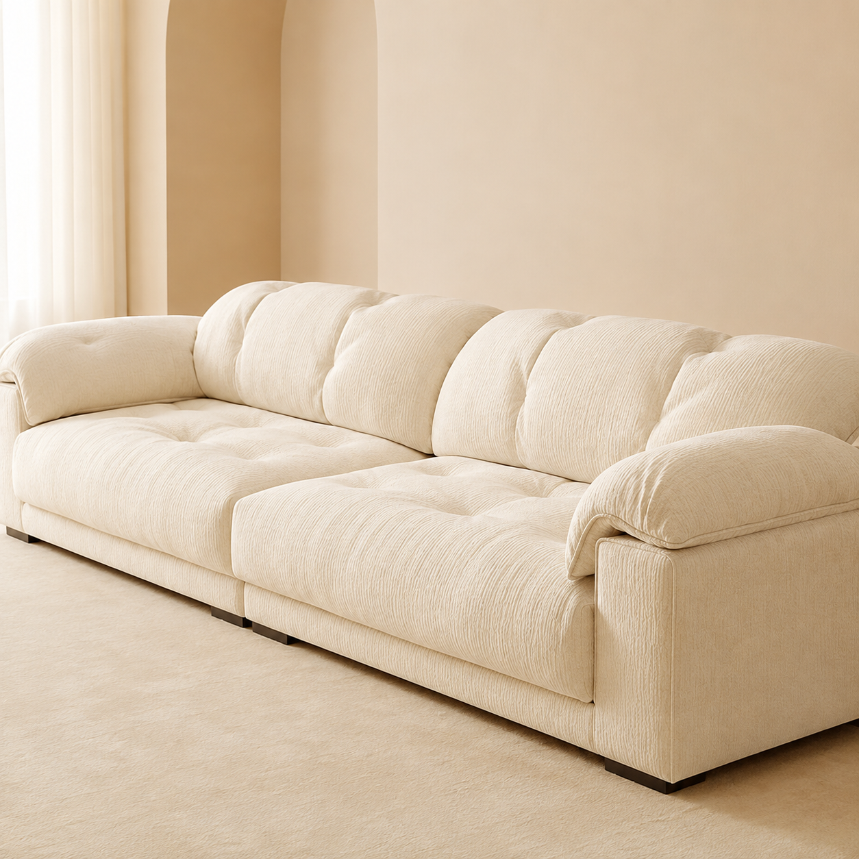 Modernes Polstersofa in Creme mit gemütlicher Sitzfläche