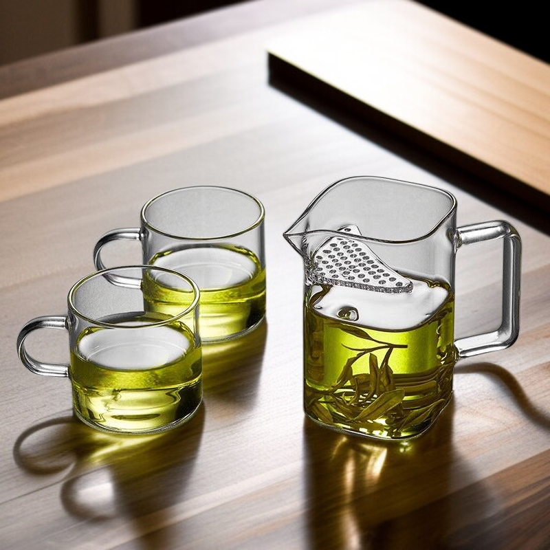 Grüntee-Ei aus dickem Glas