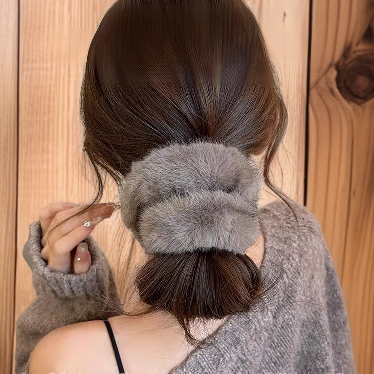 ふわふわで弾力性のあるシュシュ