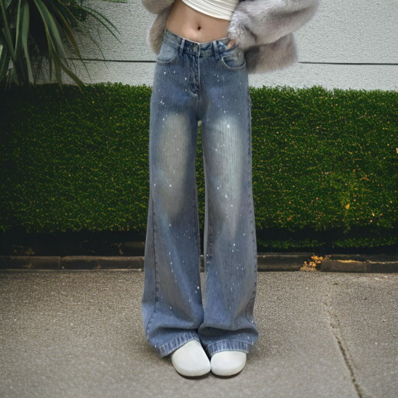 スリム見え効果のあるフロア丈ワイドジーンズ着用イメージ