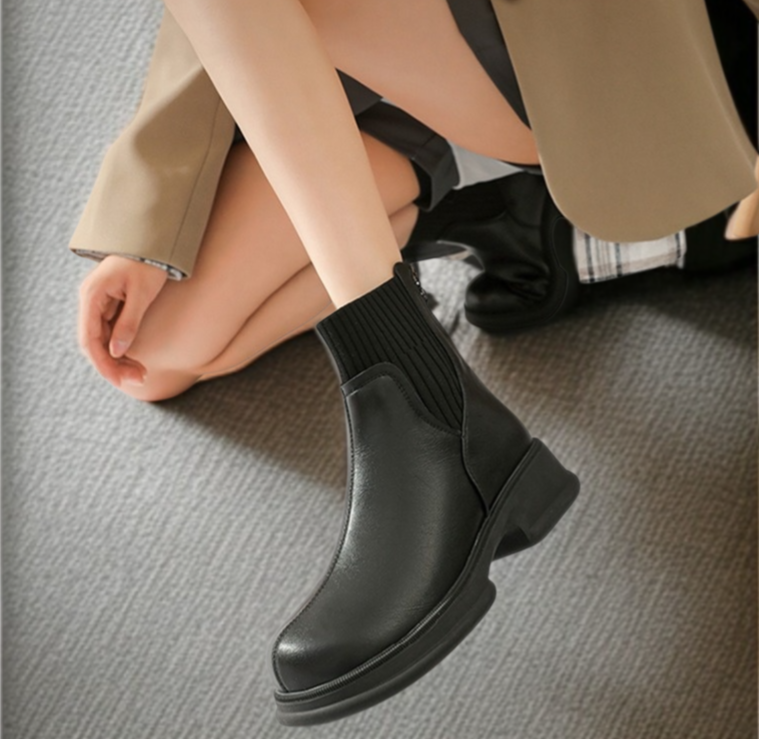 스타일리시한 첼시 워커 착용샷