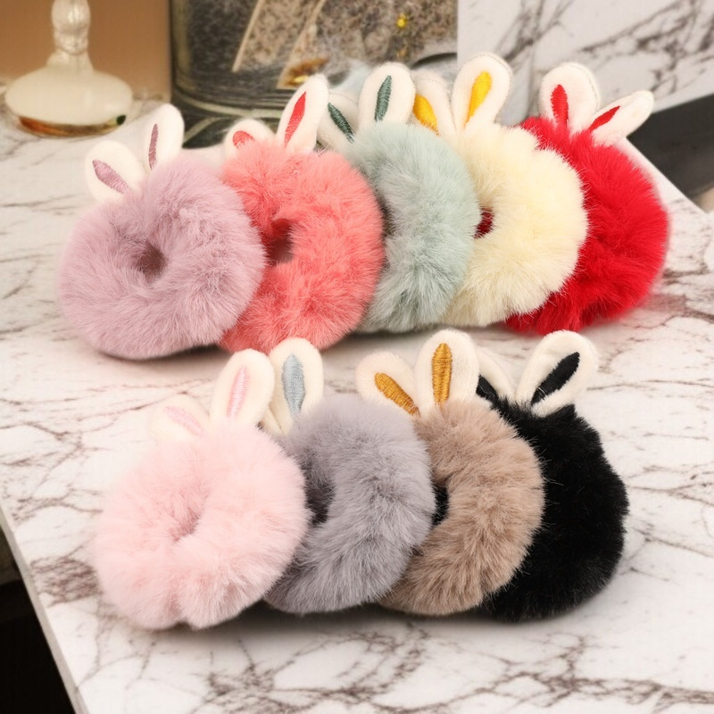 兔耳朵毛絨發圈日常穿搭示範