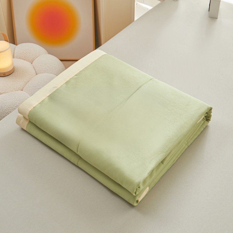 Silk quilt with soybean filling, summer quilt