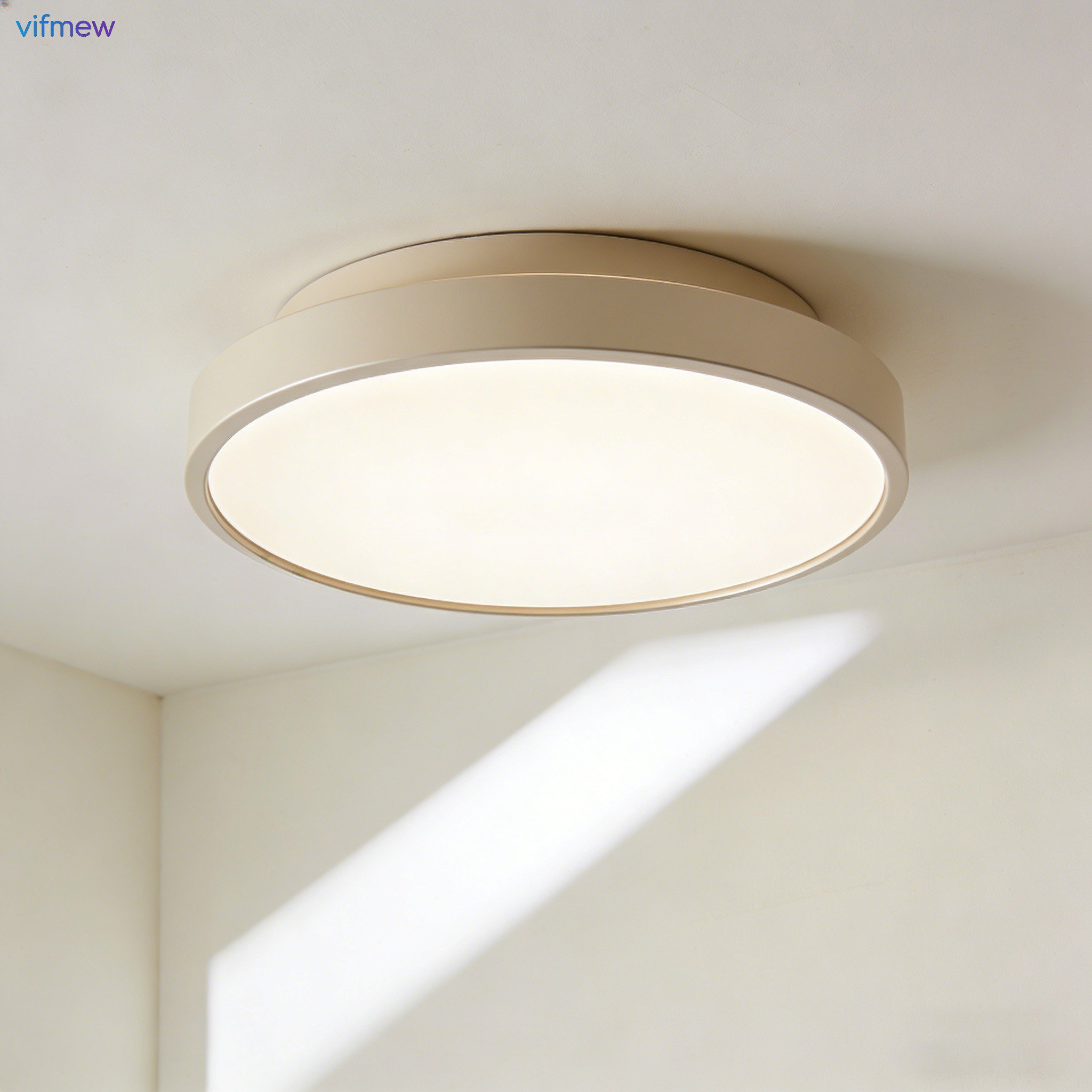 モダンなデザインの二重層丸型シーリングライト