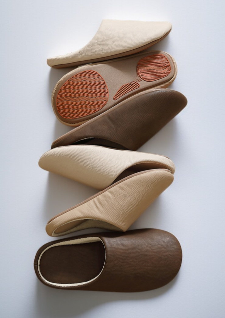 Detail měkkého plyšového materiálu pantoflí