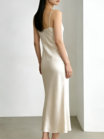 Meerjungfrauenkleid aus weißem Satin mit Spaghettiträgern, Mondscheinweiß