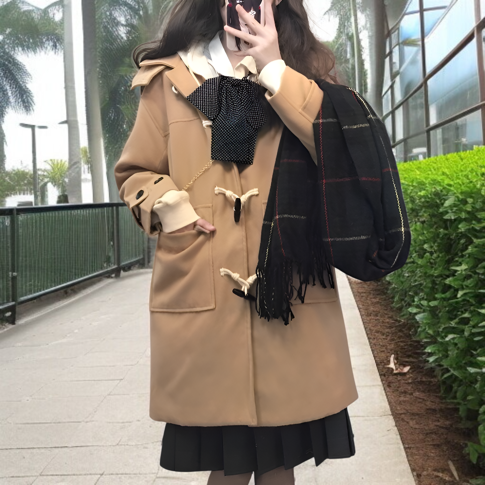 トレンド感あるホーンボタンコート