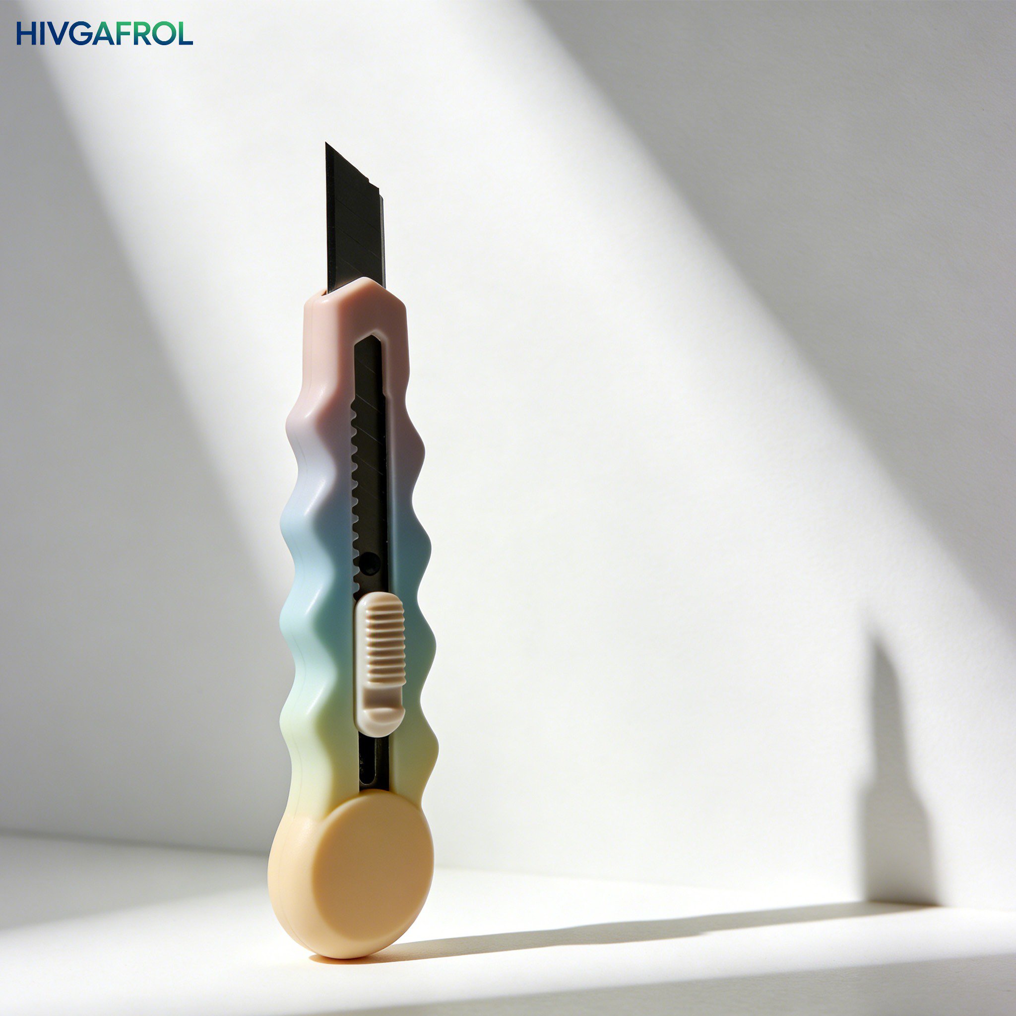 Minimalistyczny obcinacz do papieru na biurko – widok z przodu