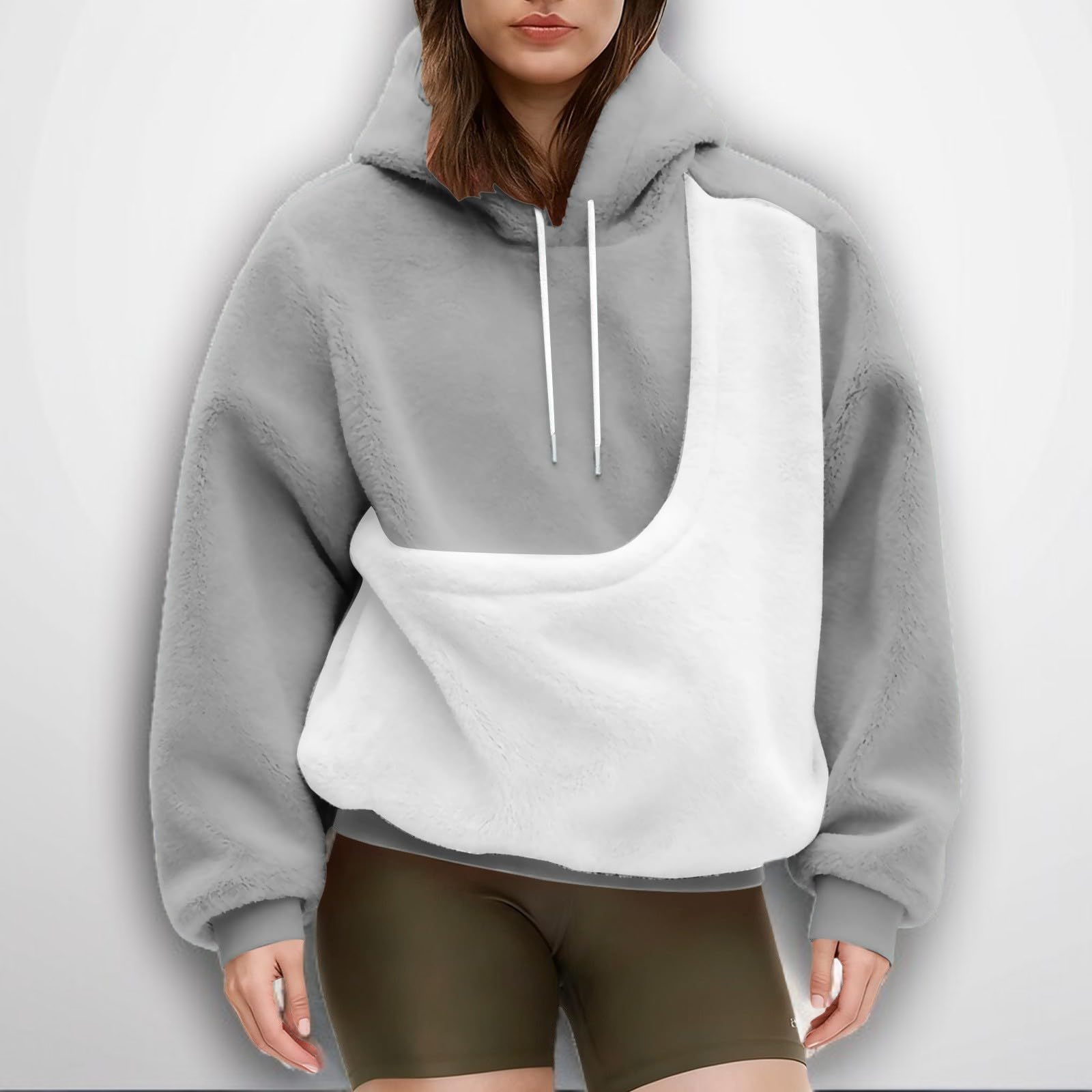 秋冬にぴったりなフード付きレディーストップス