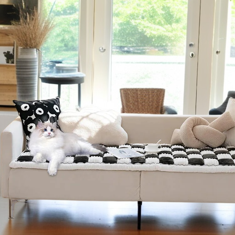 뽀글이 소재의 소파 매트 디테일