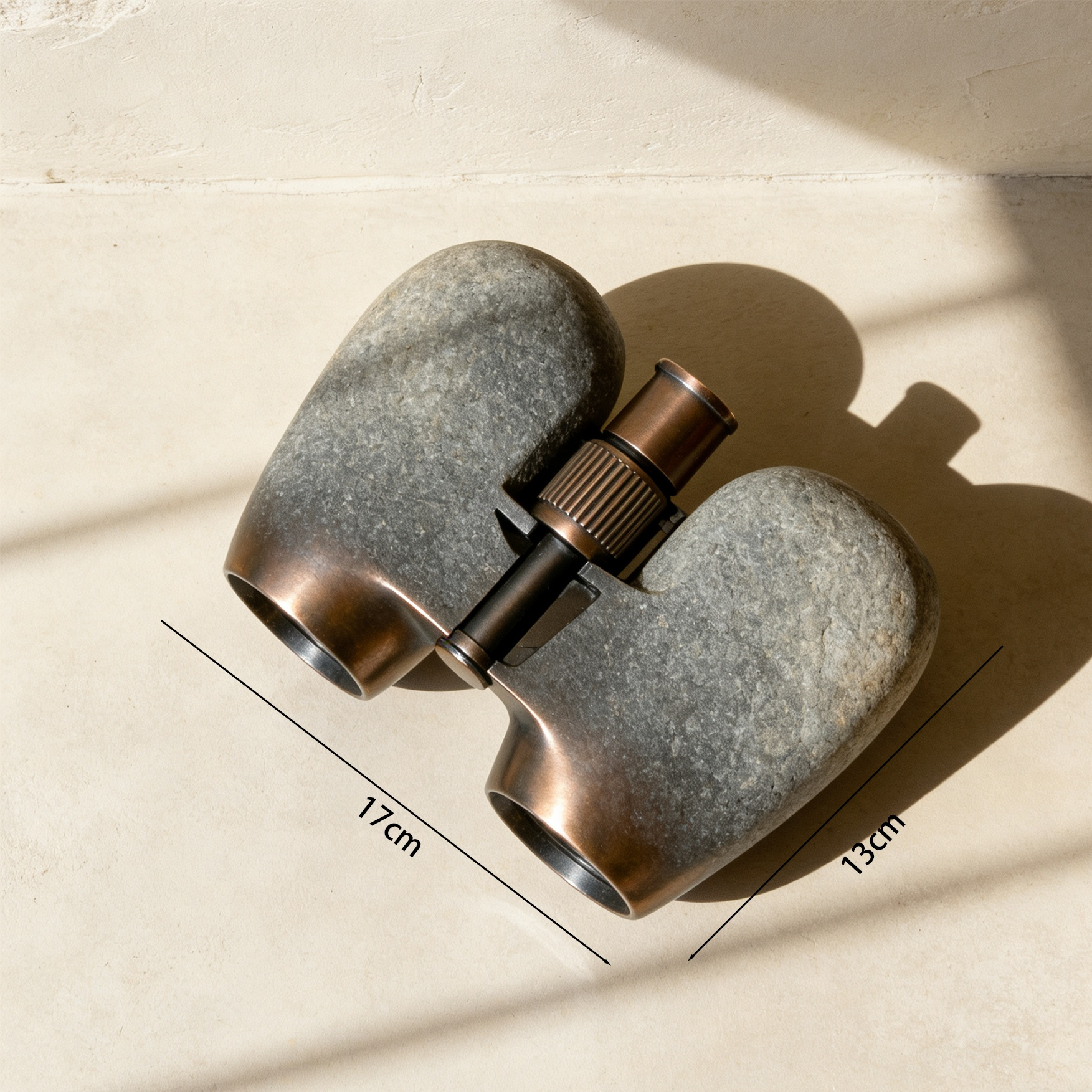 高品質なアンティーク調望遠鏡のクローズアップ