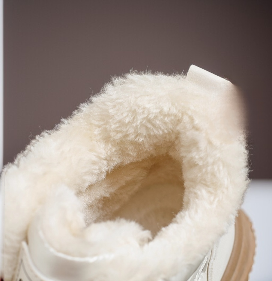 身長アップ効果があるスタイリッシュなレディースブーツ