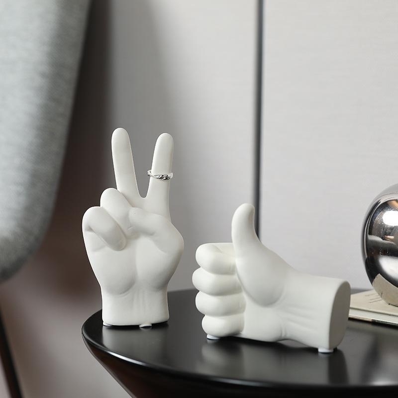 Keramik-Dekoration in Handform