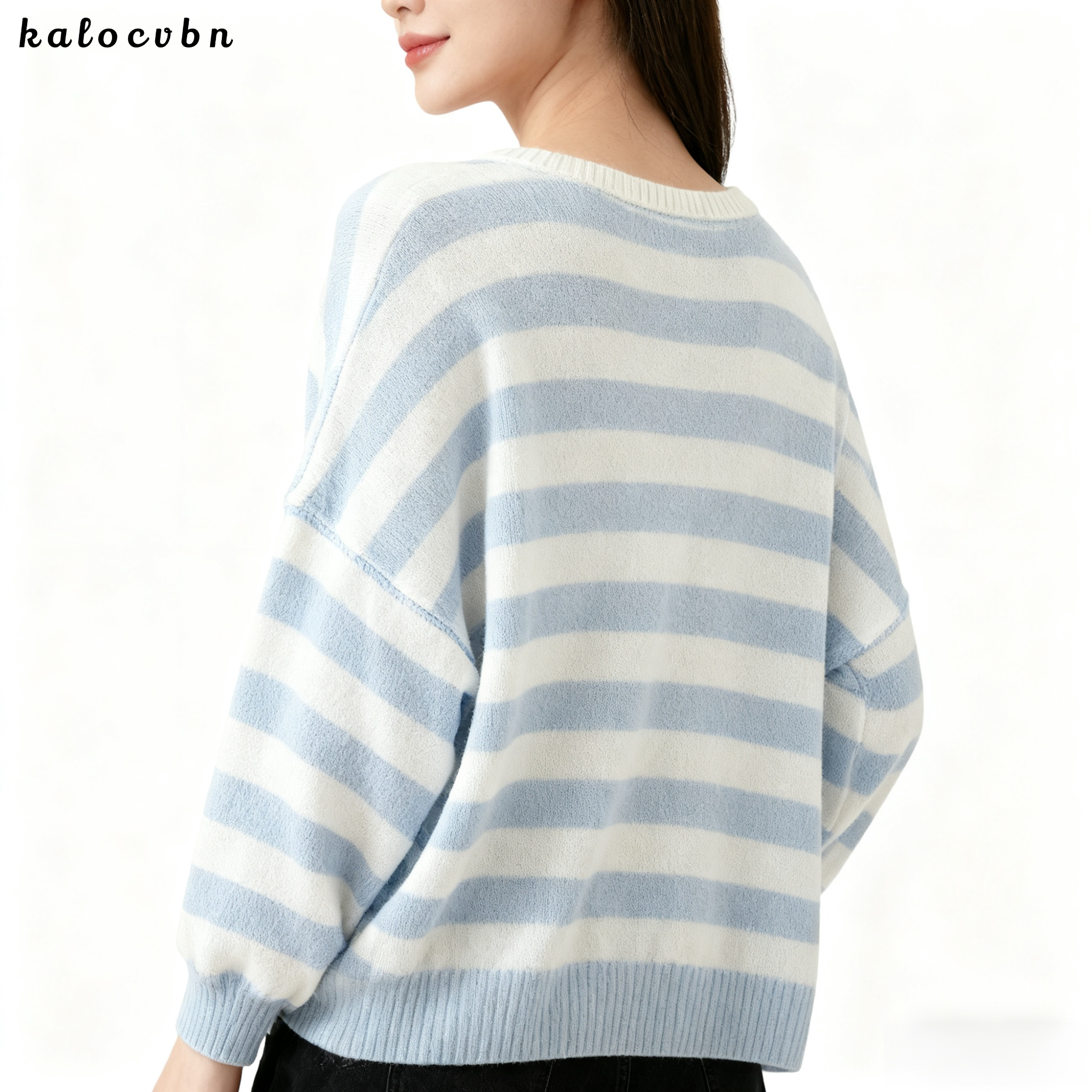 오버핏 스트라이프 니트 스웨터 착용 모습