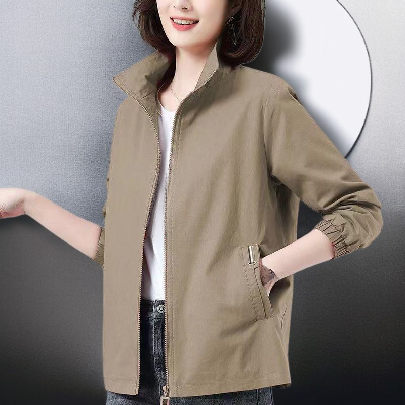 스탠드업 칼라가 있는 느슨한 짧은 재킷