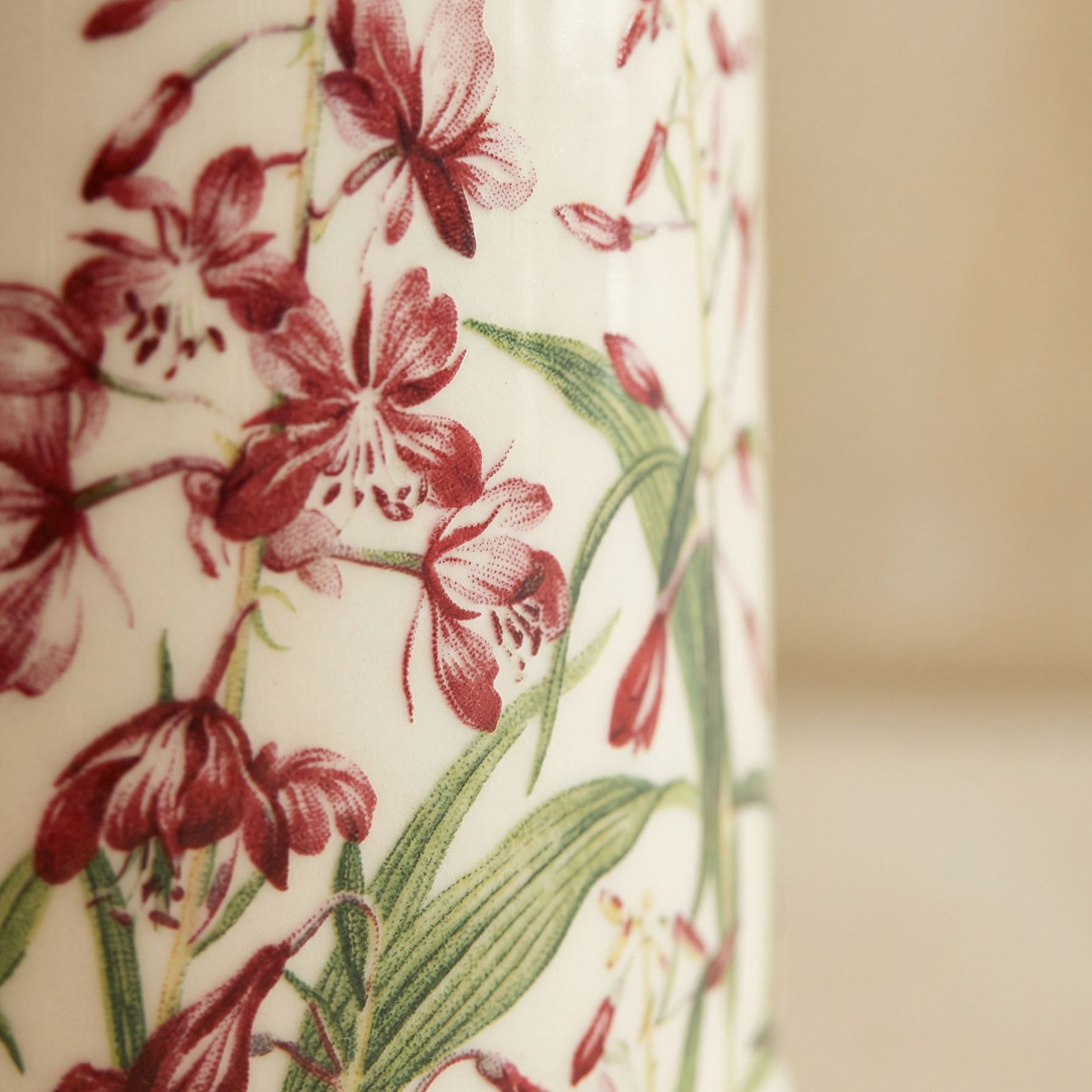 ギフトにおすすめの陶器フラワーカップ