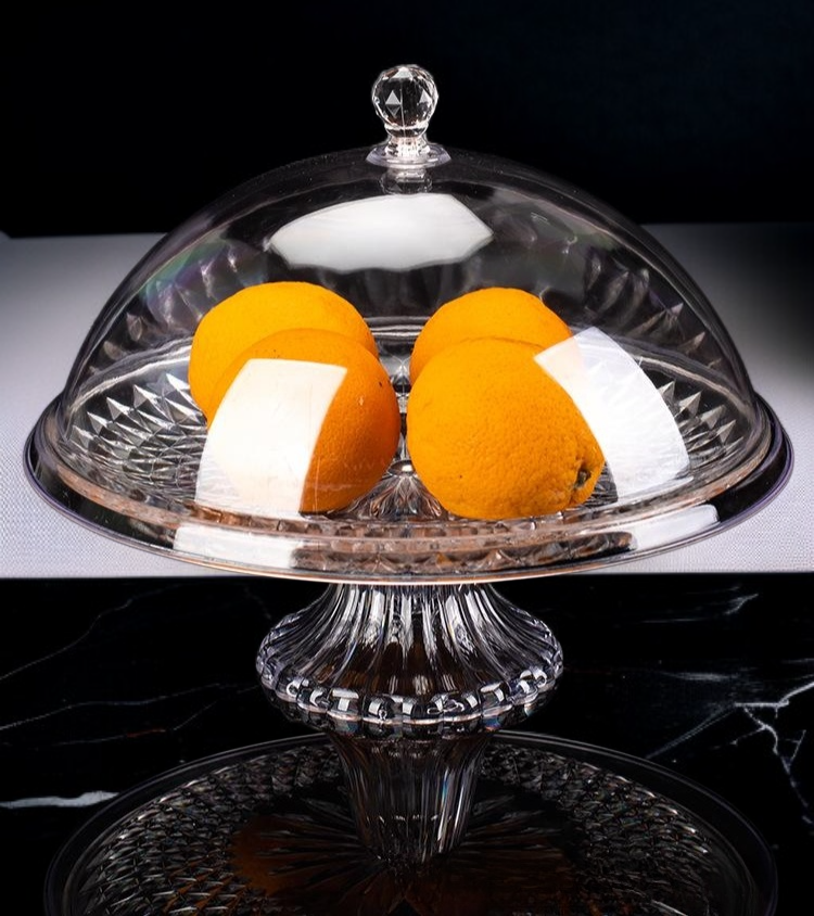 다양한 과일을 진열한 투명 아크릴 쟁반 모습