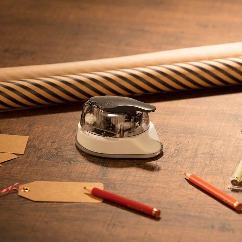 Portable rounded corner punch
