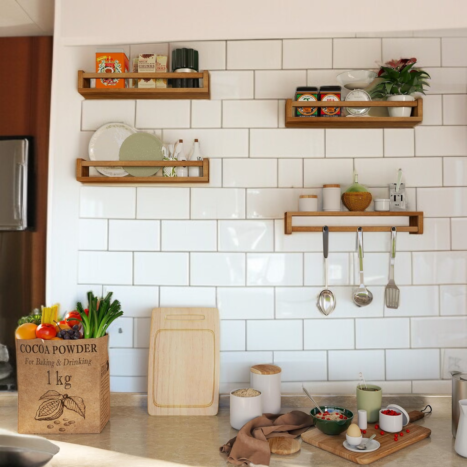 無垢材の質感が美しいウォールラック