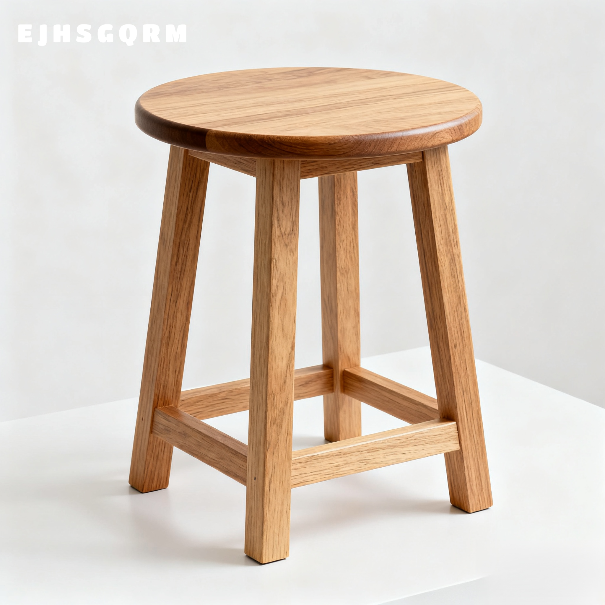 シンプルで滑りにくく丈夫なベンチ