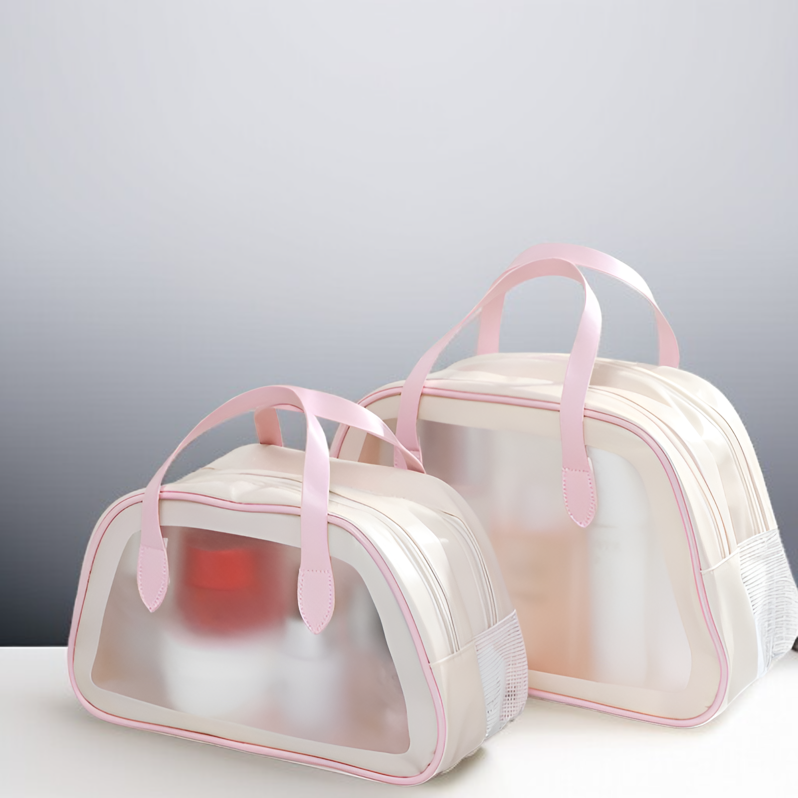 트래블 파우치의 넉넉한 수납 공간