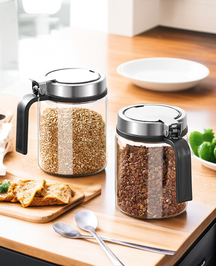 편리하게 사용할 수 있는 양념 스푼 포함