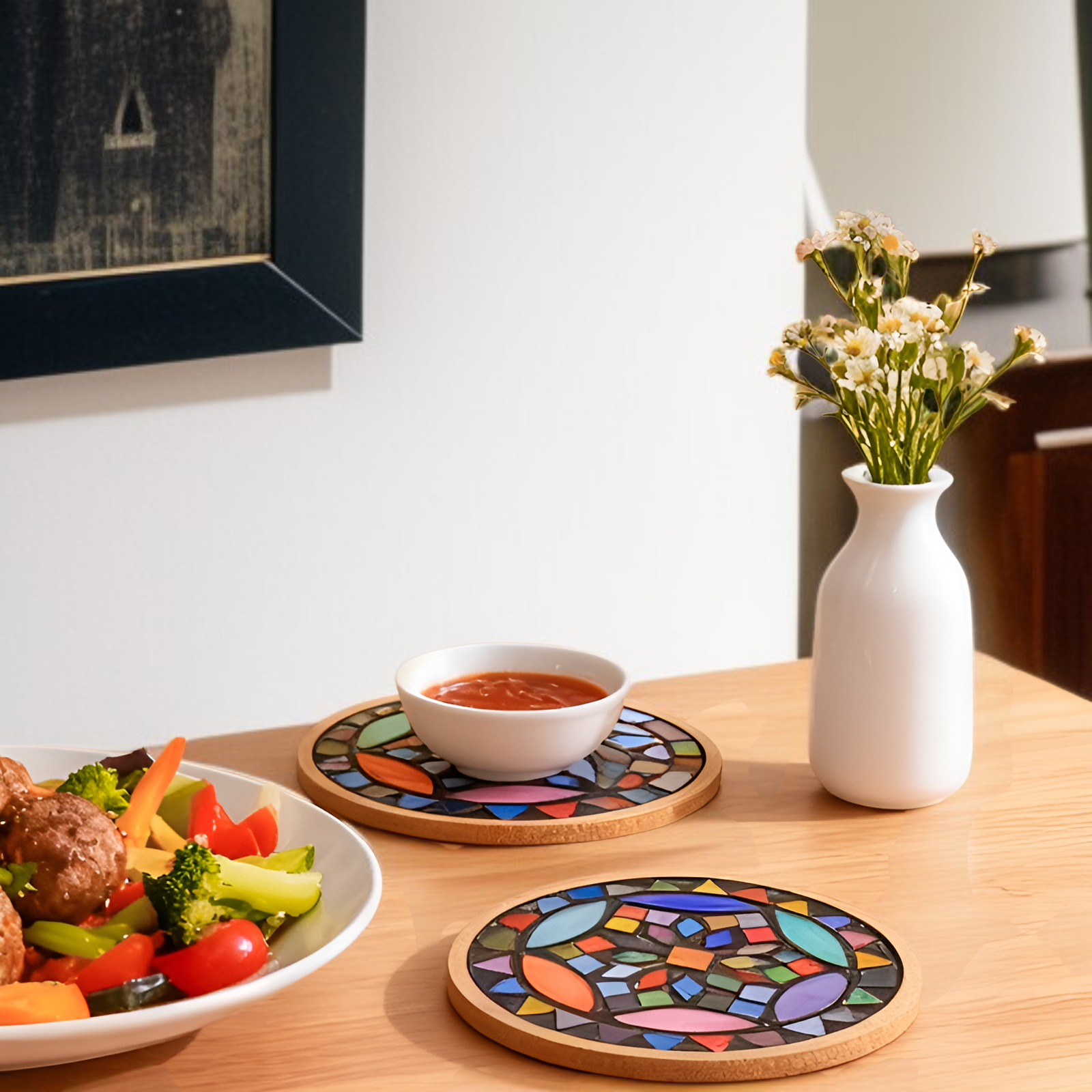 다양한 색상의 모자이크 코스터 세트