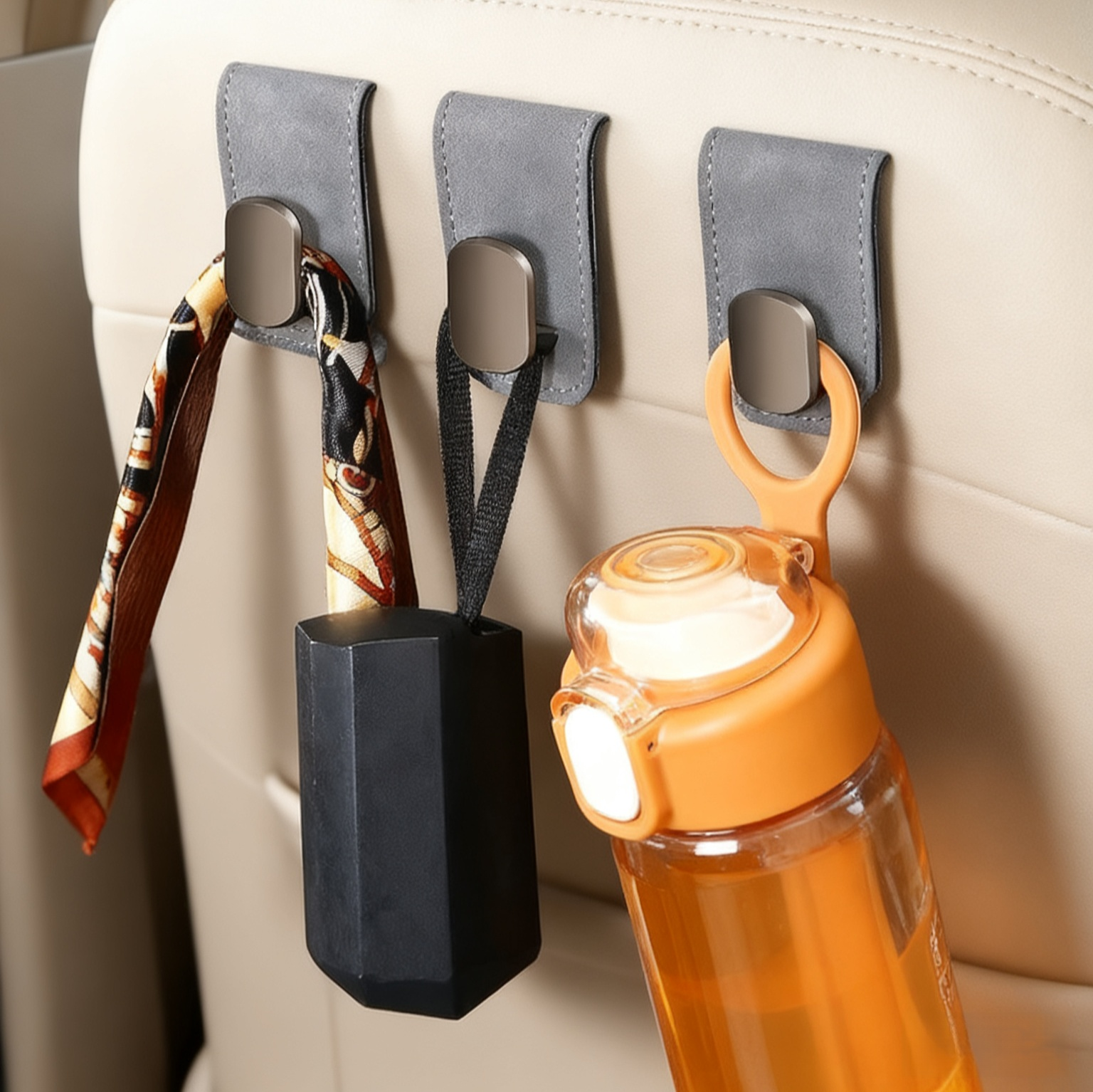 무스탕 앞줄 걸이 내장 자동차 액세서리 전체 모습