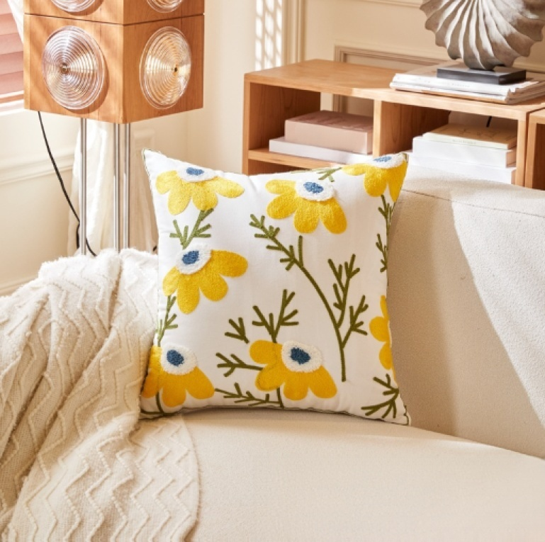 花の刺繍枕カバー