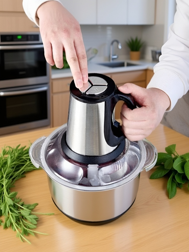 주방에 놓인 전자동 가정용 제육기