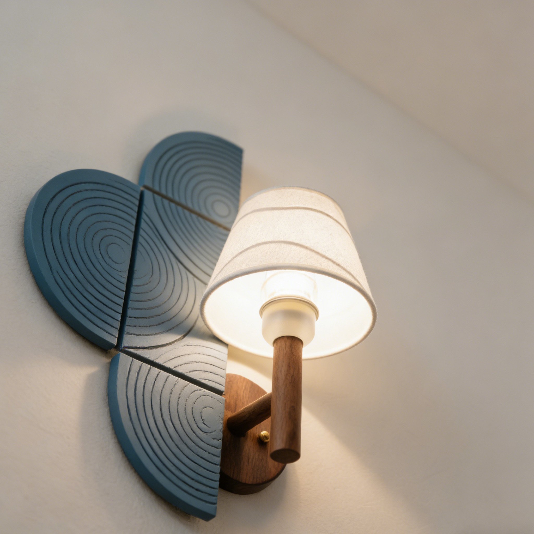 현대 미니멀 침실 침대 머리맡 벽등 전체 모습