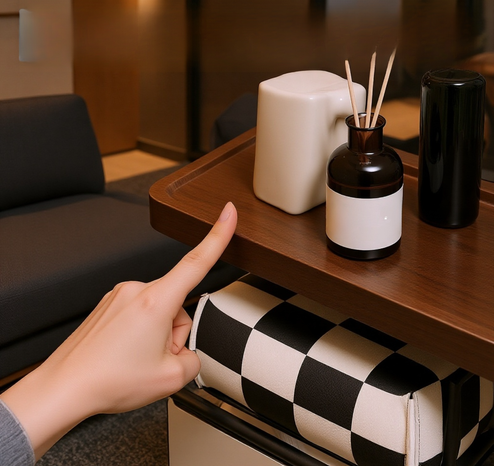 심플한 디자인의 월넛 욕실 티슈 박스