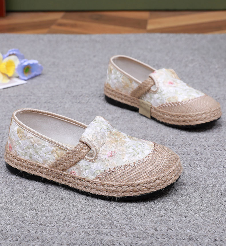 ワンステップで履けるレディースカジュアルシューズ