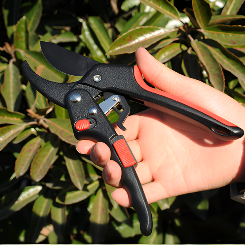 Adjustable, labor-saving pruning shears