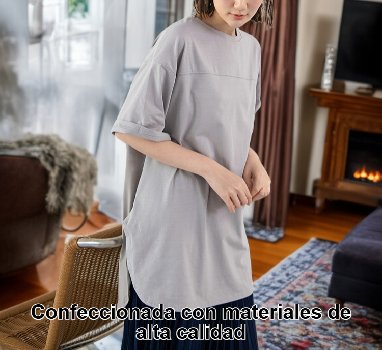 Detalle del cuello redondo de la blusa elegante