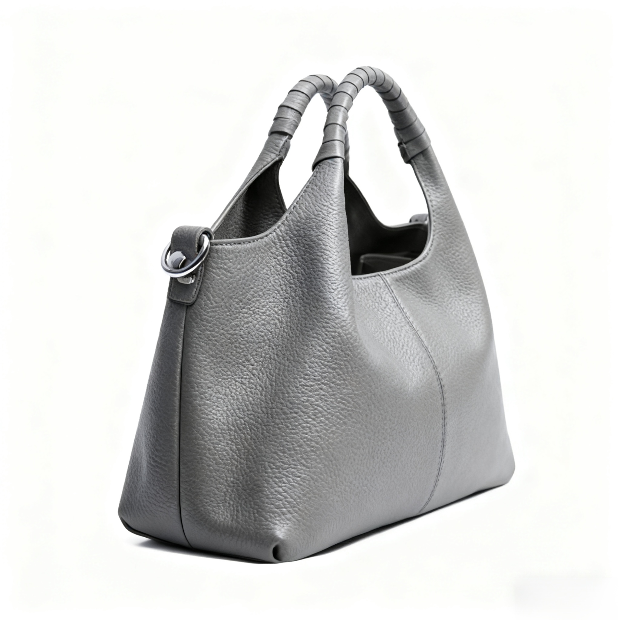 스타일리시한 여성 숄더백 착용샷