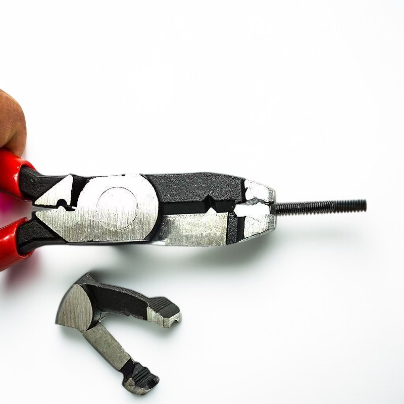 Extractor de tornillos quitando tornillos oxidados de madera