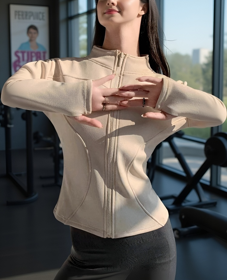 슬림핏 디자인의 남녀공용 맨투맨 스타일링