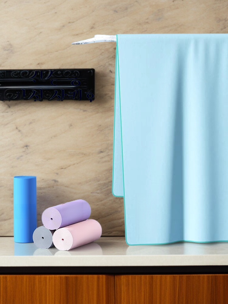 Quick-drying bath towels, lint-free for swimming, new beachwear style for men and women.