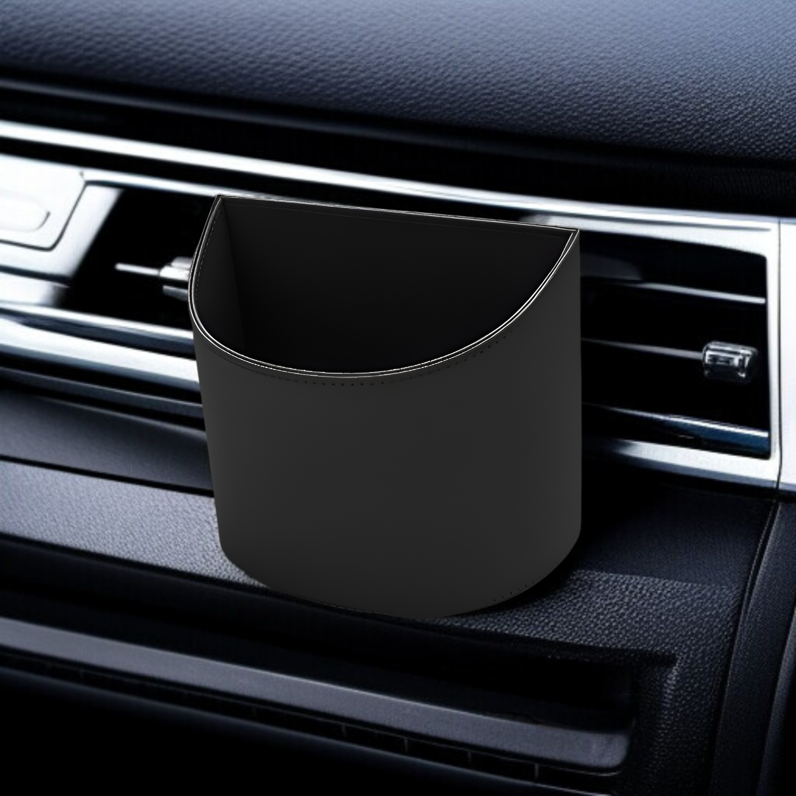 Ordnung und Sauberkeit im Auto mit Mülleimer