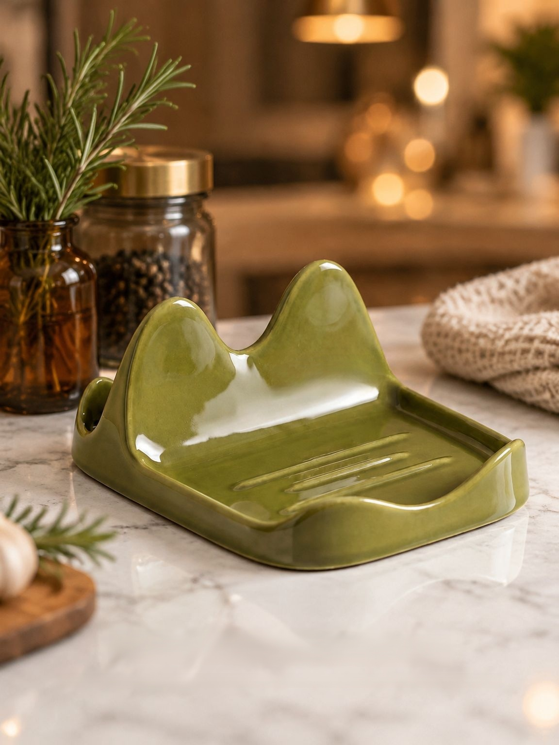 Ceramic pot lid rack with integrated spoon rest for kitchen counters